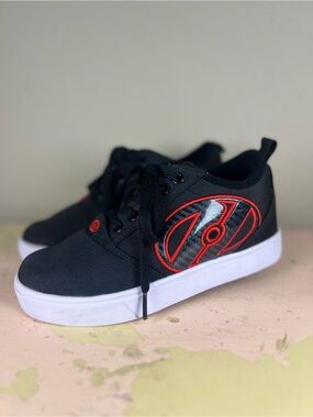 Heelys Pro 20 LG Black Red Wheeled Skate Shoes Sneakers Boys Girls Size 2 EUC